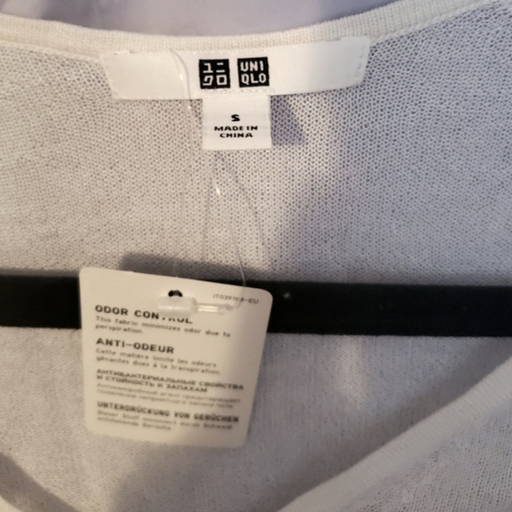 UNIQLO Original Viscose B&W Blouse, Size S, NWT - Picture 3 of 7